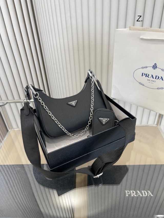 PRADA 사피아노 가죽 테수토