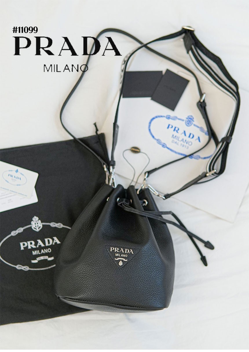 PRADA] 프라다 매장판 23SS 로고 비텔로 다이노 은장로고 버킷백