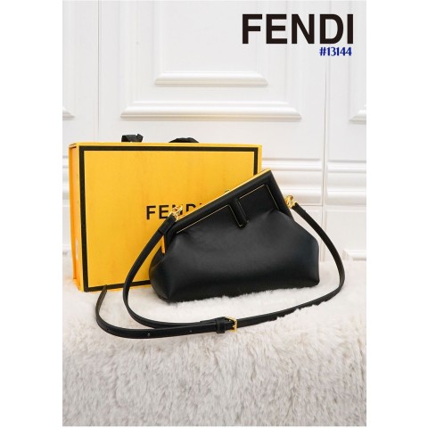 [FENDI] 펜디 퍼스트 블랙 레더 클러치 백 스몰