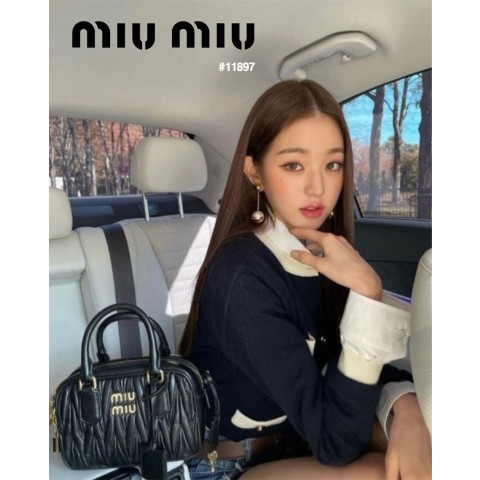 [MIUMIU] 미우미우 마테라쎄 나파 가죽 탑 핸들 장원영 백