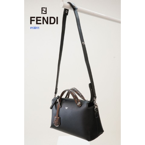 [FENDI] 팬디 바이 더 웨이 FF 보스턴 토트백 미디움