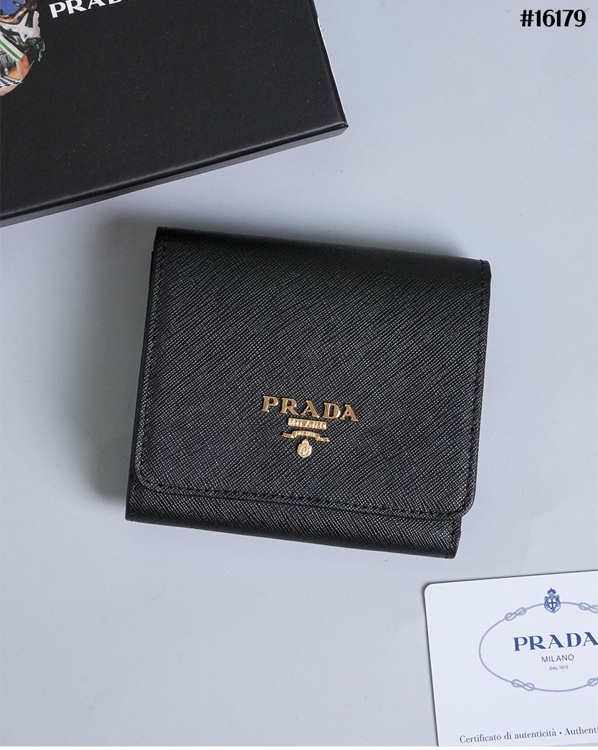 [PRADA] 프라다 사피아노 메탈 로고 플랩 반지갑