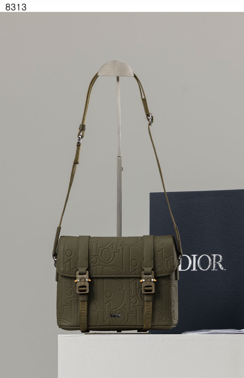 [Christian Dior] 수입고급 Dior Hit the Road 플랩