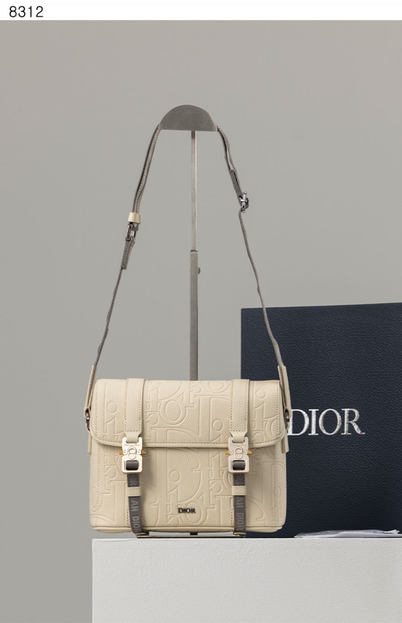 [Christian Dior] 수입고급 Dior Hit the Road 플랩 스트랩